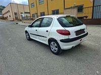 Usado Peugeot 206 90 CV (66 kW) 2004 Blanco Berlina