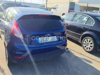 Usado Ford Fiesta Titanium 82 CV (60 kW) 2013 Azul Berlina