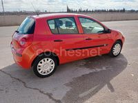 Usado Renault Clio II Dynamique 85 CV (62 kW) 2007 Rojo Berlina
