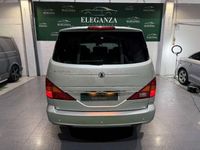 Usado SsangYong Rodius Limited 165 CV (121 kW) 2012 Gris / plata Monovolumen