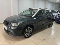 Usado Seat Arona Xperience 110 CV (80 kW) 2022 Gris / plata SUV