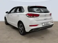 Usado Hyundai i30 120 CV (88 kW) 2022 Blanco Berlina