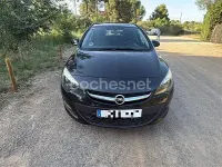 Usado Opel Astra Business 110 CV (80 kW) 2014 Negro Familiar