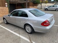 Usado Mercedes E240 Elegance 177 CV (130 kW) 2003 Gris / plata Berlina