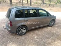 Usado VW Touran Advance 105 CV (77 kW) 2010 Gris / plata Monovolumen