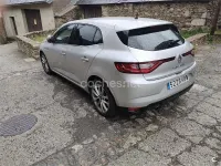 Usado Renault Mégane Zen 130 CV (95 kW) 2017 Gris / plata Berlina