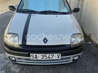 Usado Renault Clio 60 CV (44 kW) 2000 Gris / plata Berlina