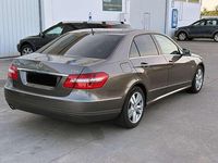 Usado Mercedes E250 Avantgarde 204 CV (150 kW) 2010 Gris Berlina