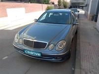 Usado Mercedes E200 136 CV (100 kW) 2005 Gris / plata Berlina