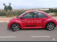 Usado VW New Beetle 90 CV (66 kW) 2000 Rojo Utilitario