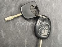 Usado Ford Fiesta 80 CV (58 kW) 2005 Azul Utilitario