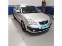 Usado Kia Rio 110 CV (80 kW) 2006 Gris Utilitario