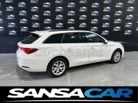 Usado Seat Leon Style 150 CV (110 kW) 2021 Blanco Familiar