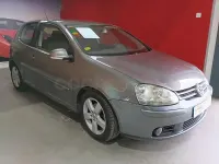 Usado VW Golf V Sportline 105 CV (77 kW) 2007 Gris / plata Berlina