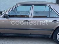 Usado Mercedes E250 90 CV (66 kW) 1993 Beige Berlina