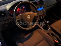 Usado VW Golf IV Highline 105 CV (77 kW) 2006 Gris / plata Berlina