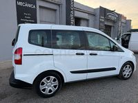 Usado Ford Tourneo Courier Ambiente 75 CV (55 kW) 2018 Blanco Monovolumen