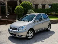 Usado Toyota Yaris T3 87 CV (63 kW) 2004 Gris / plata Berlina
