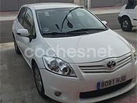 Usado Toyota Auris Active 90 CV (66 kW) 2012 Blanco Berlina