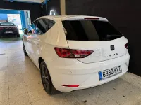 Usado Seat Leon Style 130 CV (95 kW) 2019 Blanco Berlina