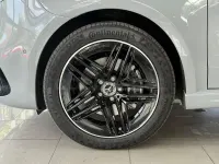 Usado Mercedes V300 Avantgarde 237 CV (174 kW) 2025 Gris / plata Monovolumen