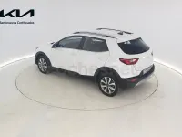 Usado Kia Stonic 100 HP (73 kW) 2024 Branco SUV