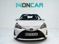 Usado Toyota Yaris Hybrid Active 100 CV (73 kW) 2019 Blanco