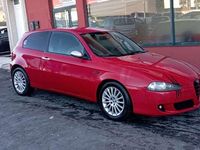 Usado Alfa Romeo 147 Distinctive 105 CV (77 kW) 2005 Rojo Utilitario