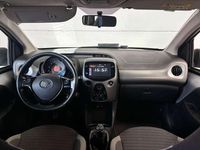 Usado Toyota Aygo 72 CV (52 kW) 2019 Gris Utilitario