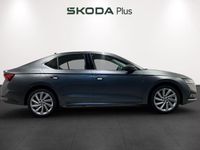 Usado Skoda Octavia Selection 204 CV (150 kW) 2024 Gris / plateado Berlina