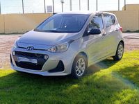 Usado Hyundai i10 67 CV (49 kW) 2020 Gris / plata Utilitario