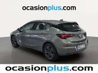 Usado Opel Astra Design & Tech 122 CV (89 kW) 2021 Gris Utilitario