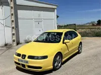Usado Seat Leon Sport 150 CV (110 kW) 2003 Amarillo Utilitario