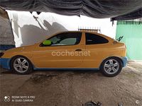 Usado Renault Mégane Coupé 90 CV (66 kW) 1997 Amarillo Coupe