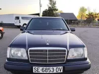 Usado Mercedes E300 136 CV (100 kW) 1994 Azul Familiar