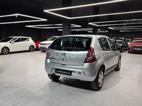 Usado Dacia Sandero Base 75 CV (55 kW) 2011 Gris / plata Berlina