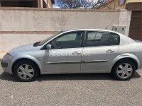 Usado Renault Mégane Authentique 120 CV (88 kW) 2004 Gris / plata Berlina