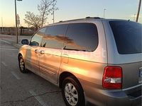 Usado Kia Carnival LX 144 CV (105 kW) 2006 Gris / plata Monovolumen