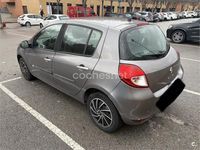 Usado Renault Clio II Authentique 70 CV (51 kW) 2010 Gris / plata Berlina