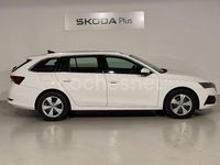 Usado Skoda Octavia Ambition 150 CV (110 kW) 2022 Blanco Familiar