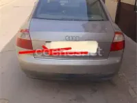 Usado Audi A4 Premium 130 CV (95 kW) 2002 Gris / plata Berlina