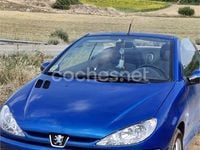 Usado Peugeot 206 CC 110 CV (80 kW) 2005 Azul Descapotable