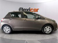 Begagnad Toyota Yaris Hybrid Active 100 HK (73 kW) 2022 Brun Sedan