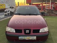 Usado Seat Cordoba Stella 68 CV (50 kW) 2001 Granate Berlina