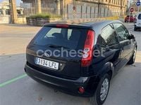 Usado Ford Fiesta Trend 82 CV (60 kW) 2007 Azul Utilitario