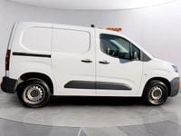 Usado Citroën Berlingo 102 CV (75 kW) 2022 Blanco Monovolumen