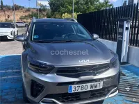 Usado Kia Stonic GT-Line 120 CV (88 kW) 2024 Gris / plata SUV