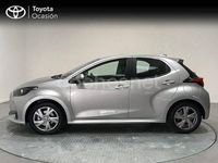 Usado Toyota Yaris Hybrid Active 116 CV (85 kW) 2024 Gris / plata Berlina