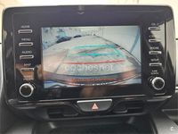 Usado Toyota Yaris Hybrid Style 116 CV (85 kW) 2021 Gris / plata Berlina