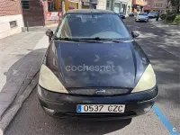 Usado Ford Focus Trend 100 CV (73 kW) 2004 Negro Berlina